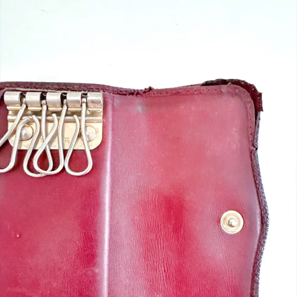 VINTAGE GUCCI BURGUNDY LIZARD EMBOSSED LEATHER KEY CASE